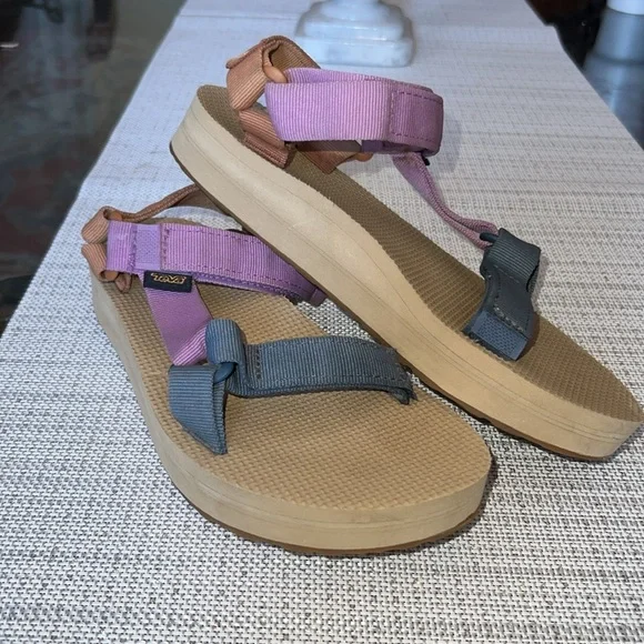 Teva Midform Universal Sandal Size 7 - Picture 9 of 10